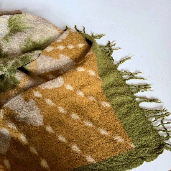 Large scarf/wrap with pink rose design. - Picture 5 of 7